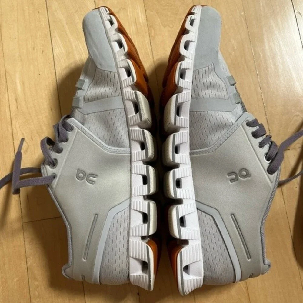On Running Cloud V2 Performance Sneakers in Gray 8.5